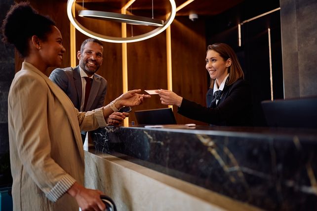 Kreditkarte Hotel, Kreditkarte beim Check-in, Kreditkarte als Sicherheit Hotel, Kreditkarte hinterlegen Hotel, Kreditkarte Hotelzimmer, Kreditkartenpflicht Hotel, Vorreservierung Kreditkarte, Hotelverband Deutschland, IHA, Beherbergungsvertrag, Chargeback Hotel