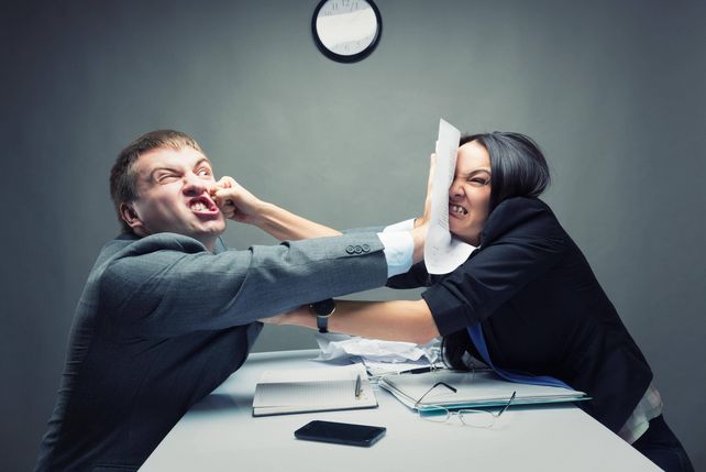 Gewalt, Arbeit, Büro