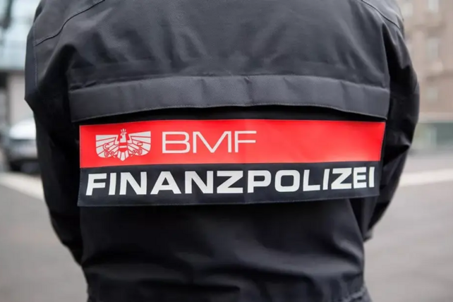Finanzpolizei Tirol, illegale Beschäftigung Hotel, Menschenhandel Tirol, Schwarzarbeit Gastronomie, Hausdurchsuchung Landeck, Ausländerbeschäftigungsgesetz Österreich