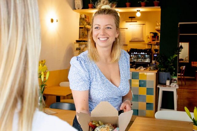 Zora Klipp, Weidenkantine Ottensen, Weidenkantine Hamburg, Restaurant-Eröffnung Hamburg, Gastronomie Hamburg, Frühstück Hamburg, Café Ottensen, Blattgold Hamburg, TV-Köchin Hamburg, Ronja Klipp, Oliver Klipp