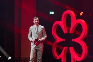 Michelin Guide Deutschland 2026, Michelin Sterne 2026, Michelin Verleihung, Michelin Preisverleihung, Michelin Gala, Sternerestaurants Deutschland, Michelin Sterne Restaurants, Drei Sterne Restaurant, Zwei Sterne Restaurant, Ein Stern Restaurant, Gastronomie Deutschland, Spitzenküche, Fine Dining, Gourmetrestaurants, Sternekoch, Sterneküche, Michelin Guide, Restaurantführer, Gastronomie Awards, Bildergalerie Michelin, Michelin Gewinner 2026, Restaurant Auszeichnungen, deutsche Spitzengastronomie, L.A. Jordan Deidesheim, Michelin Deutschland, Gourmetküche Deutschland, Michelin Sternevergabe,