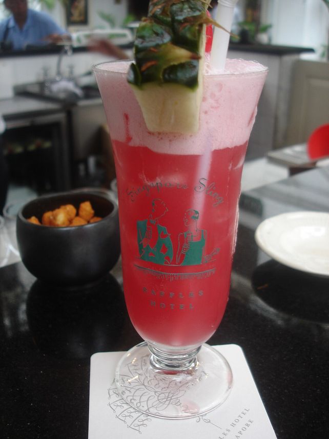 Negroni Florenz, Pisco Sour Lima, Singapore Sling Singapur, Daiquiri Havanna, Manhattan New York, berühmte Cocktails, Cocktail Klassiker, Cocktails und Städte, Geschichte Cocktails, Cocktail Herkunft, legendäre Bars, Hemingway Daiquiri, Ernest Hemingway Cocktail, Camillo Negroni, Singapore Sling Raffles Hotel, Cocktail Rezepte