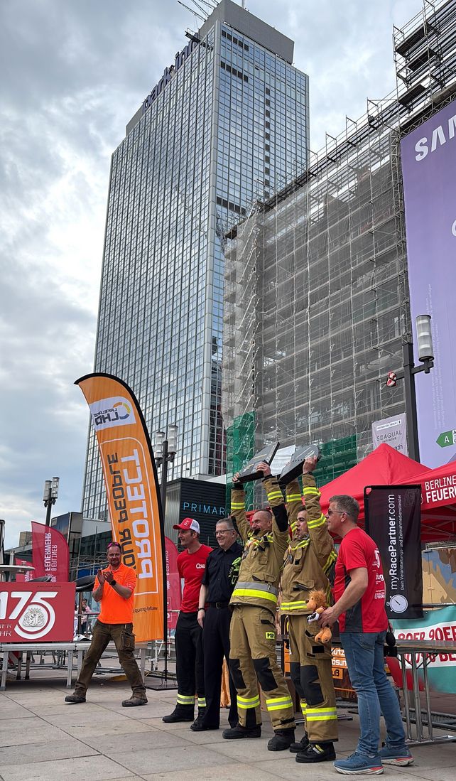 Berlin Firefighter Stairrun, Park Inn Berlin Alexanderplatz, Feuerwehr Wettbewerb Berlin, Treppenlauf Feuerwehr, Berlin Alexanderplatz Event, Feuerwehr Sportwettkampf, Stairrun Ergebnisse 2026