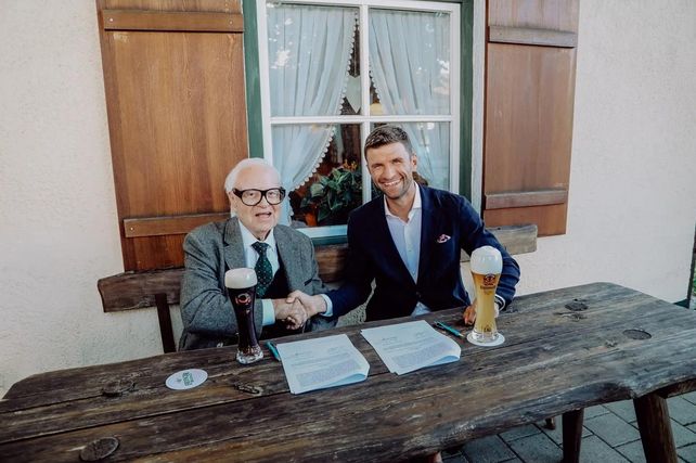 Thomas Müller, Erdinger Weißbräu, Markenbotschafter, Partnerschaft, Gastronomie, Hotellerie, Fußball-Weltmeisterschaft 2026, Vancouver Whitecaps, Dr. Stefan Kreisz.