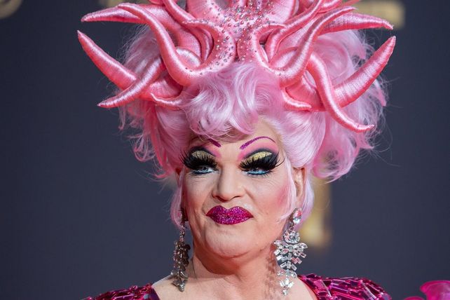 Olivia Jones, Dschungel-Bar, Reality-TV-Bar, St. Pauli, Hamburg, Dschungelcamp, Reality Quiz, Reeperbahn, Gastronomie, Insekten-Prüfungen