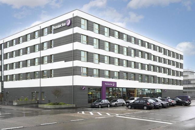 Premier Inn, Stuttgart-Zuffenhausen, Hotel, Eröffnung, Deutschland, 64. Hotel, Porsche, Expansion, Strohgäustraße, Premier Plus, Geiger Projektentwicklung, Erik Friemuth, Region Stuttgart