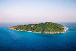 Fregate Island, Wiedereröffnung, Seychellen, Neubau, Artenschutz, Nachhaltigkeit, The Owner’s Estate, Plantation House, Selbstversorgung, Aldabra-Riesenschildkröten, Seychellendajal, Herbst 2026.