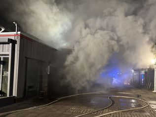 Café Extrablatt, Aurich, Gastronomiebrand, Küchenbrand, Hotellerie, Gastronomie, Tageskarte.io, Aurich, Feuerwehr, Sachschaden, Brandschutz, Brandbekämpfung