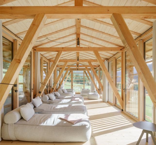 Tannerhof, Badeharpfe, Natur-Outdoorpool, Bayrischzell, Florian Nagler, Hotellerie, Gastronomie, Architekturneubau, Nachhaltigkeit, Wellnesskonzept, Einfach Bauen, Gesundheitsresort, Naturhotel, Holzbau, Reduktion, Alpiner Stil, Qualität statt Überfluss, Gemeinwohl-Vollbilanz