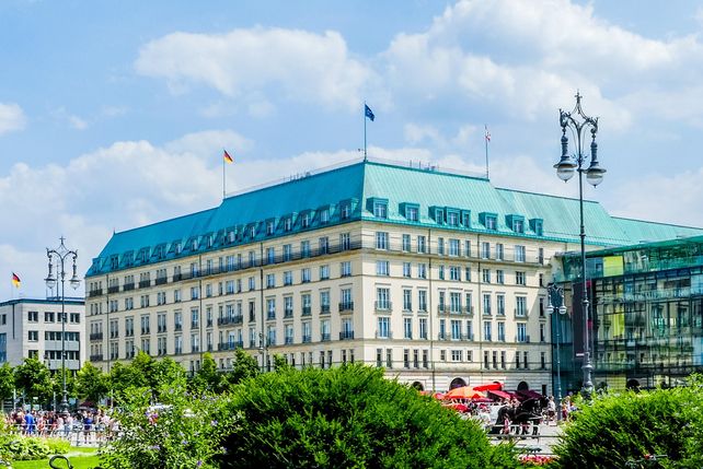 Jagdfeld, Signal-Iduna, Adlon