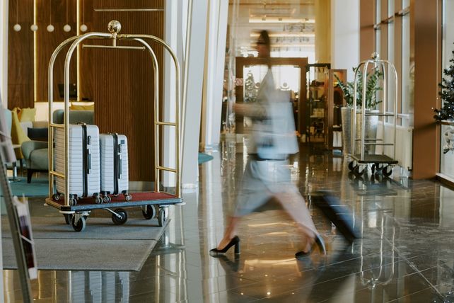 Hotelmarkt Deutschland 2025, Zimmerraten, ADR, RevPAR, Hotelanalyse, Christie & Co, Zimmerpreise, Hotelbelegung, München, Rostock