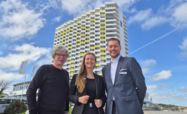 Hotel Neptun, Warnemünde, Joerg Waehner, Jubiläum Hotel Neptun, Kunstaktion Warnemünde, Guido Zöllick, Silke Greven, Ostseehotel, Hotelgeschichte Warnemünde, Jubiläumsgala Hotel Neptun