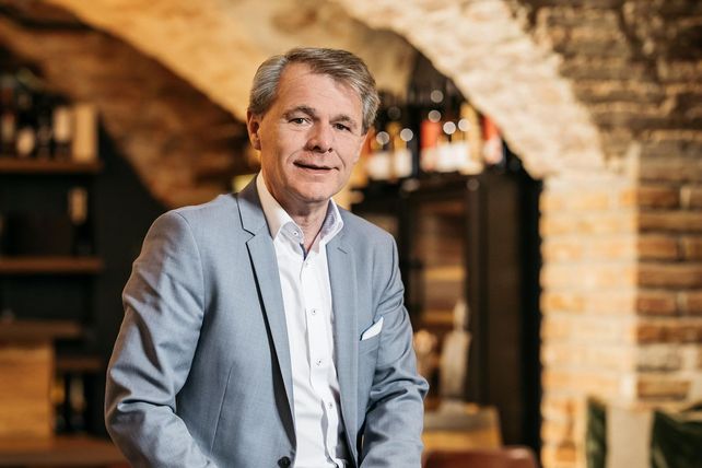 Thomas Edelkamp, Romantik Hotels, Digitaleffects, ChatGPT, Perplexity, KI Hotellerie, Hotelsichtbarkeit, Hotelmarketing, Google-Suche, Privathotellerie