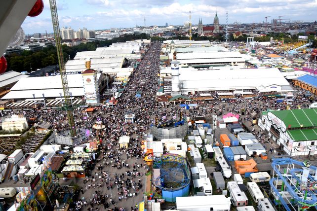 Wiesn voll Besucher