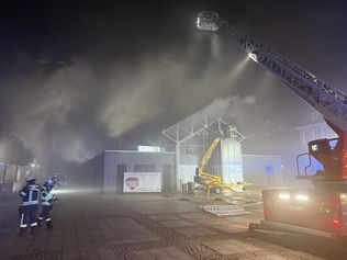 Café Extrablatt, Aurich, Gastronomiebrand, Küchenbrand, Hotellerie, Gastronomie, Tageskarte.io, Aurich, Feuerwehr, Sachschaden, Brandschutz, Brandbekämpfung