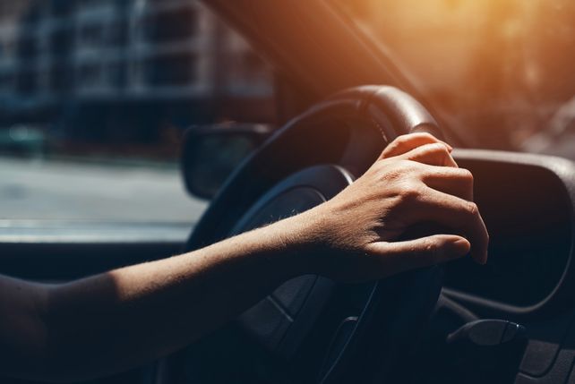 Dienstfahrt, Privatauto, Privatwagen, Dienstreise, Arbeitsrecht, Arbeitgeber, Arbeitnehmer, eigenes Auto für Dienstfahrt, Privat-Pkw dienstlich nutzen, Dienstwagen, Fahrtkostenerstattung, Kilometergeld, Aufwandsersatz, Arbeitsvertrag, Unfall bei Dienstfahrt, Haftung Dienstfahrt