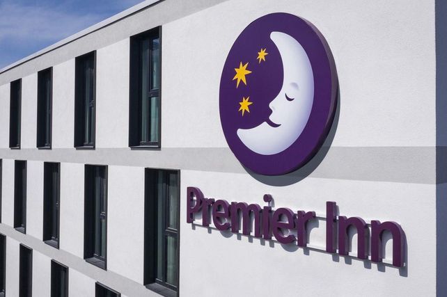 Whitbread, Premier Inn, Dominic Paul, Corvex Management, Hotelmarkt Großbritannien, Hotelmarkt Deutschland, Hotelbuchungen, Hotelumsatz, RevPAR, Hotelinvestitionen, Hotelbranche, Beefeater, Brewers Fayre, Aktivistischer Investor, Hotellerie