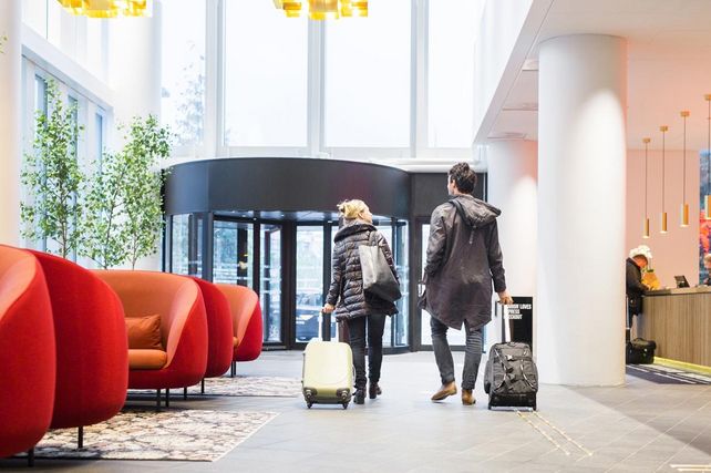 Europäisches Unterkunftsbarometer 2026, Booking.com, Beherbergungsbetriebe Deutschland, Hotellerie Deutschland, Auslastung Hotels, Tagessätze Hotels, Cybersicherheit Hotellerie, Nebensaison, Hotelvertrieb, veranstaltungsbedingter Tourismus