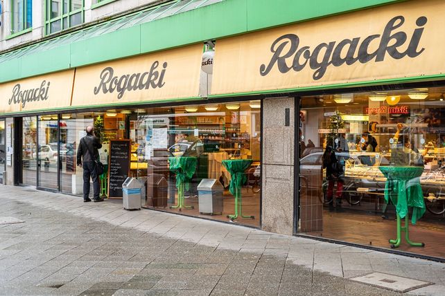 Rogacki, Rogacki Berlin, Rogacki Kochbuch, Daniel-Jan Girl, Rogacki Crowdfunding, Rogacki Wiedereröffnung, Rogacki Insolvenz, Startnext, Rogacki Rezepte, Rogacki 2028