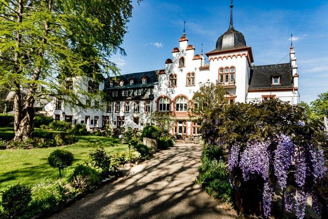 Kronenschlösschen, Weindiebstahl Rheingau, OLG Frankfurt, Hotelier Eltville, Weinkeller Einbruch, Amtshaftungsklage, Versicherungsbetrug Verdacht, Wiesbaden Staatsanwaltschaft, Hotel Kronenschlösschen, Weindiebstahl aufgeklärt, Bundesgerichtshof, Rheingau Hotellerie, Schadensersatz Klage, Durchsuchung Hotelbetrieb, Eltville am Rhein
