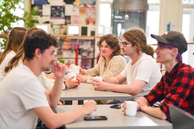 Universität Hohenheim, Hohenheimer Mensa, Biodiversität, Biodiversitäts-Fußabdruck, Gemeinschaftsverpflegung, Studierendenwerk Tübingen-Hohenheim, Lebensmittelbeschaffung, Mensa, Kantinen, Lebensmittelherkunft, Kaffee, Kakao, Palmöl