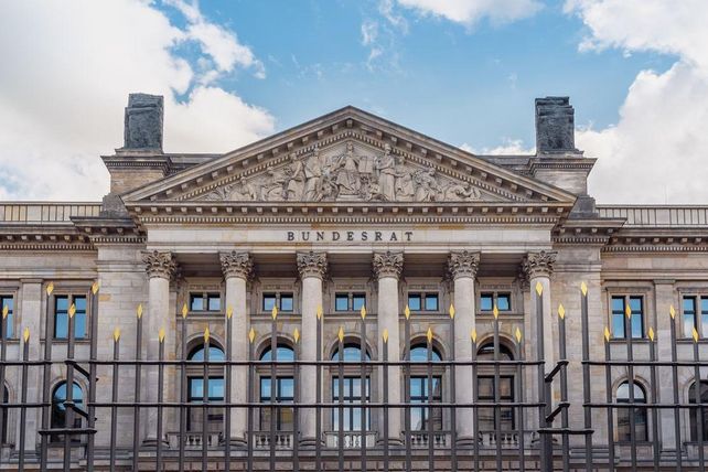 Mehrwertsteuer Gastronomie, Bundesrat, Steueränderungsgesetz 2025, sieben Prozent Umsatzsteuer, Gastronomie, DEHOGA, Michael Kretschmer, Alexander Schweitzer, Entlastung Gastronomie