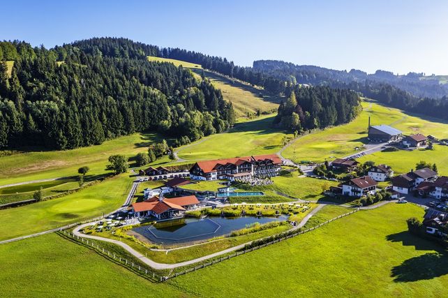 Haubers Naturresort, Oberstaufen, Allgäu, Wellnesshotel, Hotellerie, Umbau, Familienbetrieb, Eva Hauber, Tanja Hauber, Gutshof, Landhaus, Hotelneubau, Nachhaltigkeit, Hackschnitzelheizung, Photovoltaik, Spa, Gastronomie