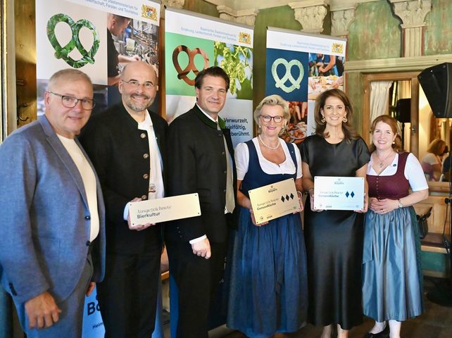 DEHOGA Bayern, Ausgezeichnete GenussKüche, Ausgezeichnete Bierkultur, Ausgezeichnetes Festzelt, Lieblingsbiergarten 2026, Michaela Kaniber, Angela Inselkammer, Bayern, Gastronomie, Wirtshaus, Bierkultur, Festzelt, Oktoberfest, regionale Küche, Qualitätssiegel