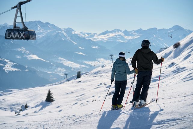 Flims, Laax, Falera, Weisse Arena Gruppe, Ausländische Übernahme, Vail Resorts, Ski-Infrastruktur, 94,5 Millionen Franken, Volksabstimmung, Sell and lease back, Pachtvertrag, Graubünden, Investorenschutz, Skigebiet, Systemrelevant