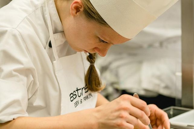 Mona Baumgarten, Küchenchefin, astrein