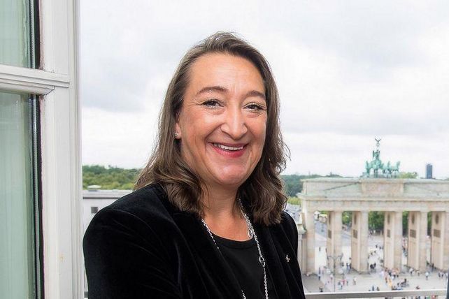 Podcast, Karina Ansos, adlon