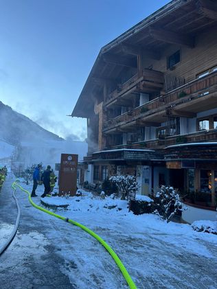 Hotelbrand, Hinterglemm, Saalbach-Hinterglemm, Feuerwehr, Großeinsatz, Saunalandschaft, technische Ursache, Rauchgas, Alpin Juwel, Wellnessbereich, Wintersaison
