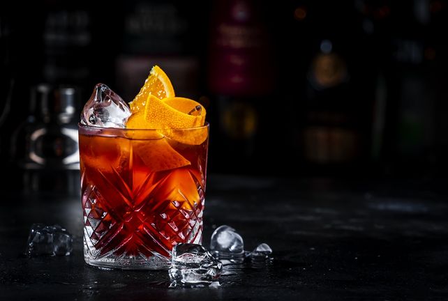 Negroni Florenz, Pisco Sour Lima, Singapore Sling Singapur, Daiquiri Havanna, Manhattan New York, berühmte Cocktails, Cocktail Klassiker, Cocktails und Städte, Geschichte Cocktails, Cocktail Herkunft, legendäre Bars, Hemingway Daiquiri, Ernest Hemingway Cocktail, Camillo Negroni, Singapore Sling Raffles Hotel, Cocktail Rezepte