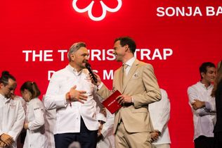 Michelin Guide Deutschland 2026, Michelin Sterne 2026, Michelin Verleihung, Michelin Preisverleihung, Michelin Gala, Sternerestaurants Deutschland, Michelin Sterne Restaurants, Drei Sterne Restaurant, Zwei Sterne Restaurant, Ein Stern Restaurant, Gastronomie Deutschland, Spitzenküche, Fine Dining, Gourmetrestaurants, Sternekoch, Sterneküche, Michelin Guide, Restaurantführer, Gastronomie Awards, Bildergalerie Michelin, Michelin Gewinner 2026, Restaurant Auszeichnungen, deutsche Spitzengastronomie, L.A. Jordan Deidesheim, Michelin Deutschland, Gourmetküche Deutschland, Michelin Sternevergabe,