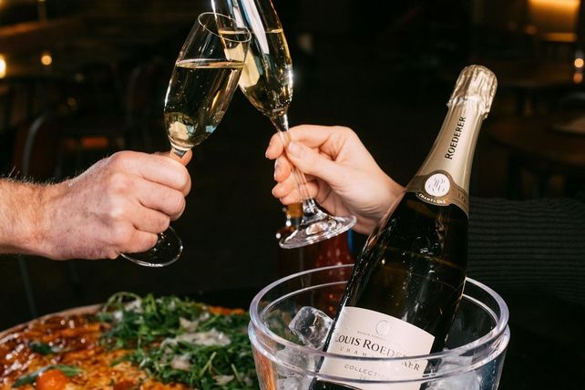 L'Osteria, Champagner-Preis, Louis Roederer, Gastronomie-Trend, Valentinswoche, Jacek Trybuchowski, John Schlüter, Luxus für alle, Marketingaktion, Pizza und Champagner