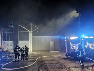 Café Extrablatt, Aurich, Gastronomiebrand, Küchenbrand, Hotellerie, Gastronomie, Tageskarte.io, Aurich, Feuerwehr, Sachschaden, Brandschutz, Brandbekämpfung