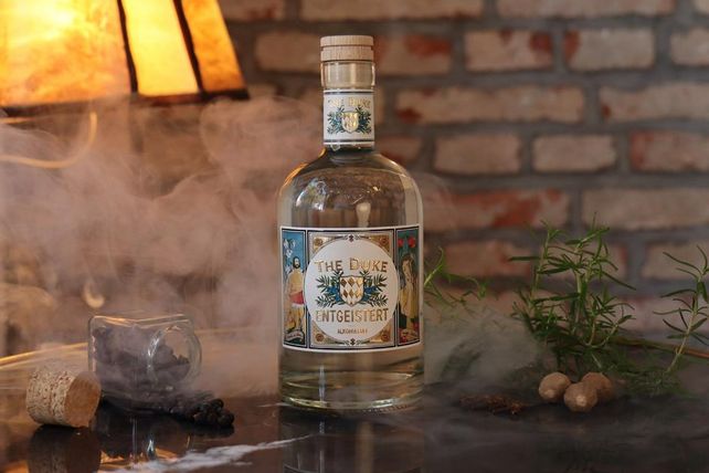 The Duke, Gin, Streit, Pfand