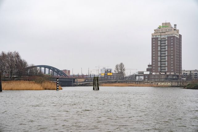 Hyatt Regency, Hamburg, Hotel, Hotellerie, Gastronomie, Elbbrücken, Flüchtlingshotel, Modernisierung, Hyatt, Hotelkette