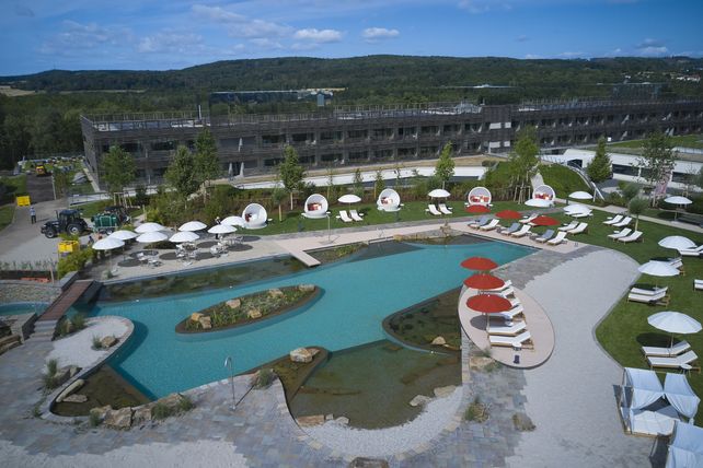 Seezeitlodge, Naturbadeteich