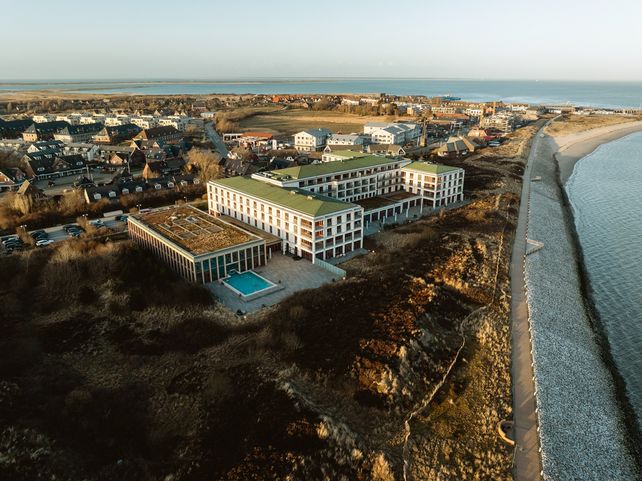 DERTOUR Group, DSR Hotel Holding, Deutsche Seereederei, Horst Rahe, Christoph Debus, Philipp von Czapiewski, Hotelübernahme, A-ROSA, aja, HENRI, Hotel Neptun, Louis C. Jacob, Travel Charme, Hotellerie, Tourismus
