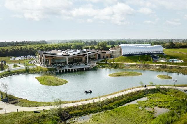 Pierre Vacances Center Parcs, Mubadala Capital, Übernahmeangebot, Tourismuskonzern, Freizeitimmobilien, Börsenrückzug, Frankreich, Ferienanlagen, Unternehmensübernahme, Hospitality, Hotelbranche, Tourismuswirtschaft