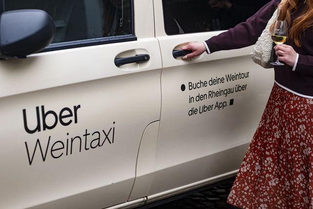 Uber Weintaxi, Uber Frankfurt, Rheingau, Weintaxi Rheingau, Weingüter Rheingau, Familie Allendorf, Weingut Barth, Georg Breuer, Taxi Frankfurt, Tagesausflug Rheingau, Weinlese 2026
