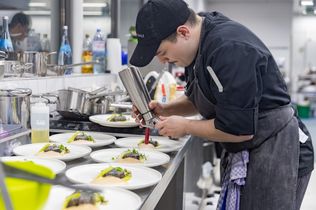 DEHOGA Saarland, Jugendmeisterschaften Gastgewerbe 2026, Ausbildung Gastronomie Saarland, Lukas Duttlinger, Luca Kleinbauer, Maya Sonnenrein, Hotelfachmann Ausbildung, Koch Meisterschaft, Restaurantfachmann Wettbewerb, Vevio Hotel Spiesen-Elversberg