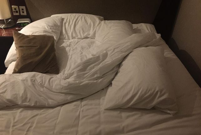 Bettlaken, Hotelzimmer, abseilen