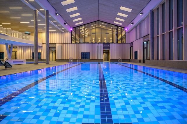 Oberstdorf, Allgäu, Therme Oberstdorf, Tourismus, Eröffnung, Wellness, Gesundheitstourismus, Wandern, Alpen, Regeneration, Kurort, Architektur, Wirtschaftsfaktor, Ganzjahresangebot