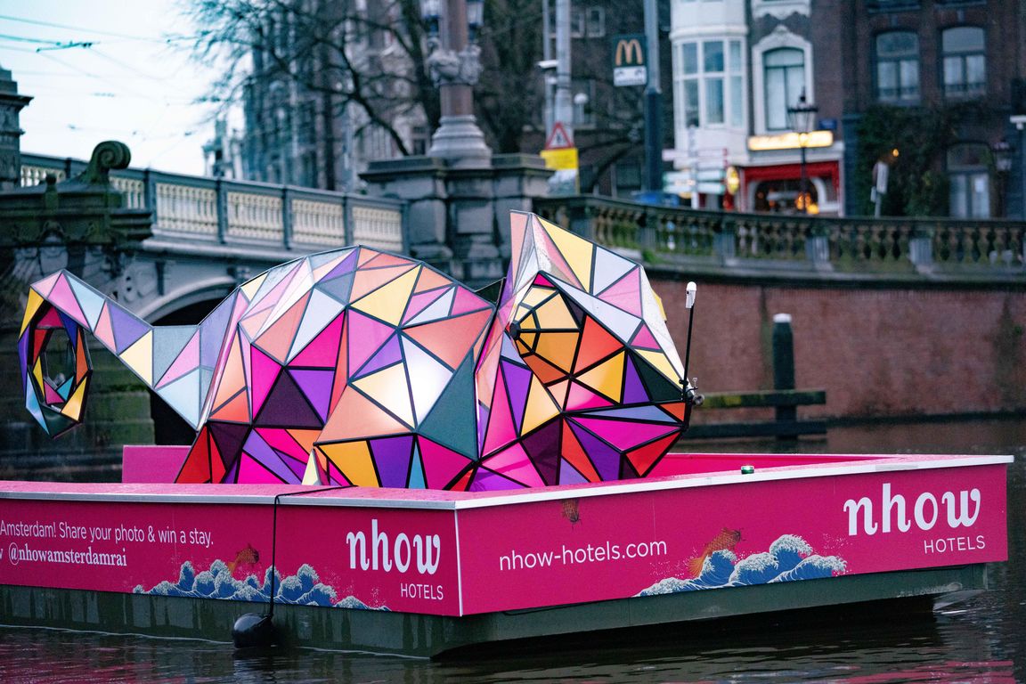 Chamaleon In Amsterdam Nhow Amsterdam Rai Schickt Wappentier Auf Bootsfahrt Tageskarte