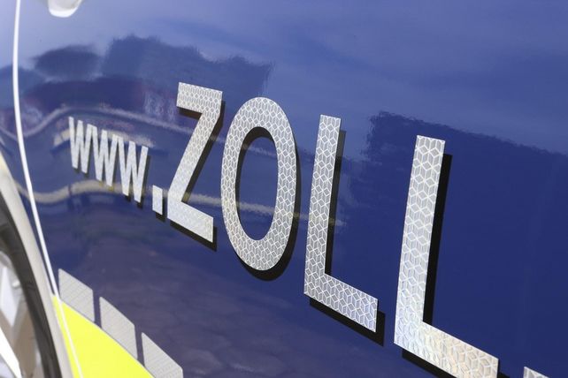  Zoll, Hauptzollamt Rosenheim, Restaurants Rosenheim, Durchsuchungen Gastronomie, Staatsanwaltschaft Traunstein, Finanzkontrolle Schwarzarbeit, Einschleusen von Arbeitskräften, Vorenthalten und Veruntreuen von Arbeitsentgelt