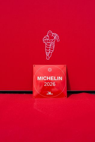 Michelin Guide Deutschland 2026, Michelin Sterne 2026, Michelin Verleihung, Michelin Preisverleihung, Michelin Gala, Sternerestaurants Deutschland, Michelin Sterne Restaurants, Drei Sterne Restaurant, Zwei Sterne Restaurant, Ein Stern Restaurant, Gastronomie Deutschland, Spitzenküche, Fine Dining, Gourmetrestaurants, Sternekoch, Sterneküche, Michelin Guide, Restaurantführer, Gastronomie Awards, Bildergalerie Michelin, Michelin Gewinner 2026, Restaurant Auszeichnungen, deutsche Spitzengastronomie, L.A. Jordan Deidesheim, Michelin Deutschland, Gourmetküche Deutschland, Michelin Sternevergabe,