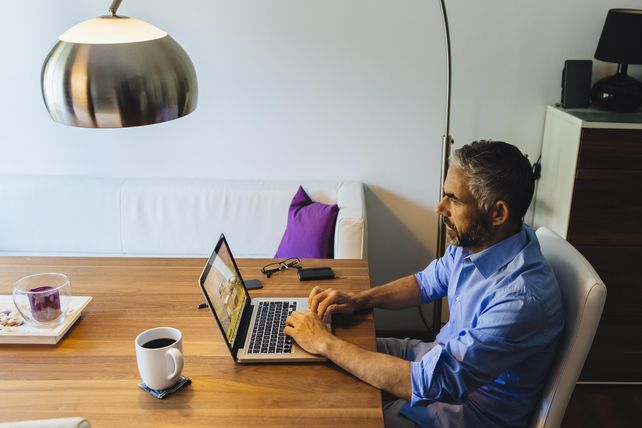 Homeoffice, Dienst-Laptop, Handy