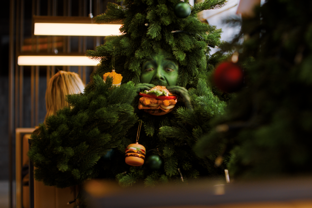 Burger King, Herr T.Annenbaum, Weihnachtskampagne, Weihnachts-Whopper, Baumfluencer, Cheddar Stars, Weihnachtskugeln, Fast Food, Weihnachten 2025, Burger statt Braten